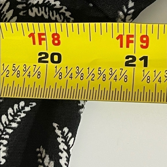 Liz Claiborne Sz med tunic style top black/ white print - Picture 4 of 11
